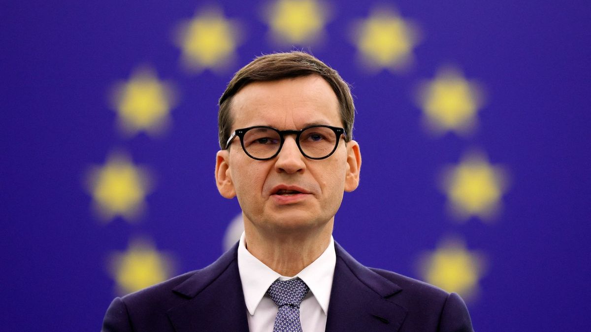 Europoslanci žalují Komisi za to, že nezasáhla vůči Polsku a Maďarsku